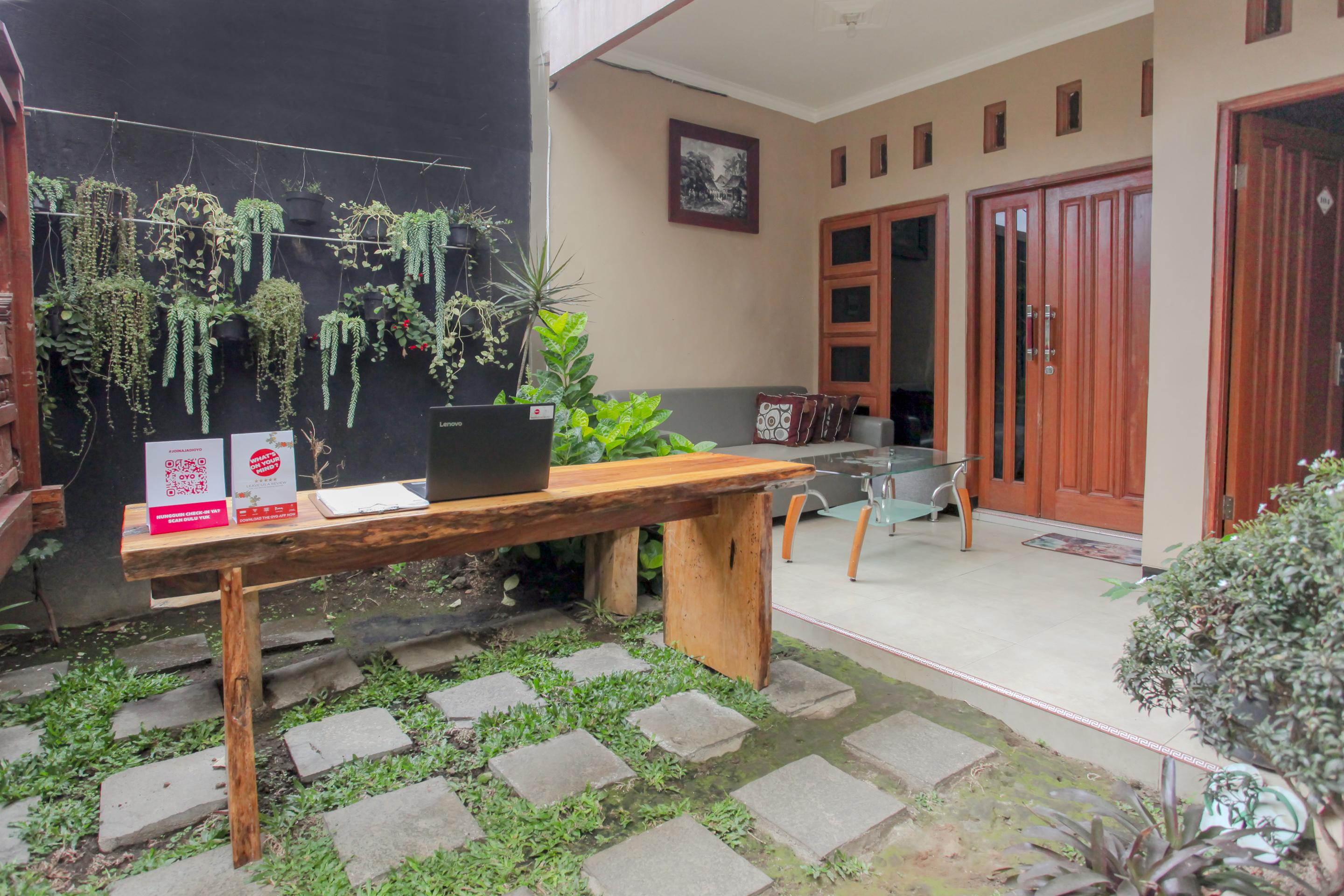 Reddoorz At Villa Akbar 3 Batu  Eksteriør bilde