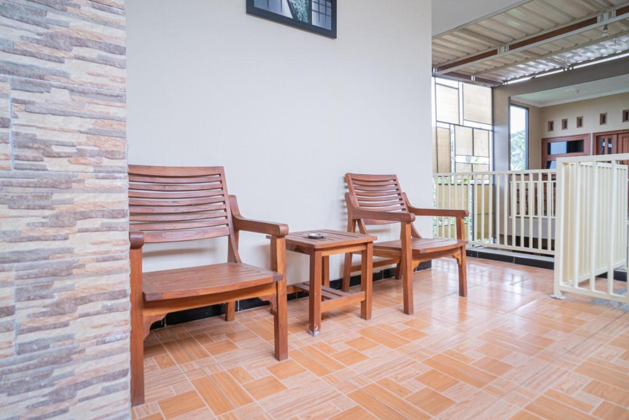 Reddoorz At Villa Akbar 3 Batu  Eksteriør bilde