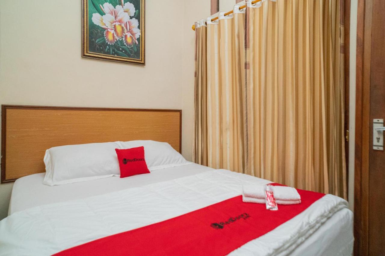 Reddoorz At Villa Akbar 3 Batu  Eksteriør bilde