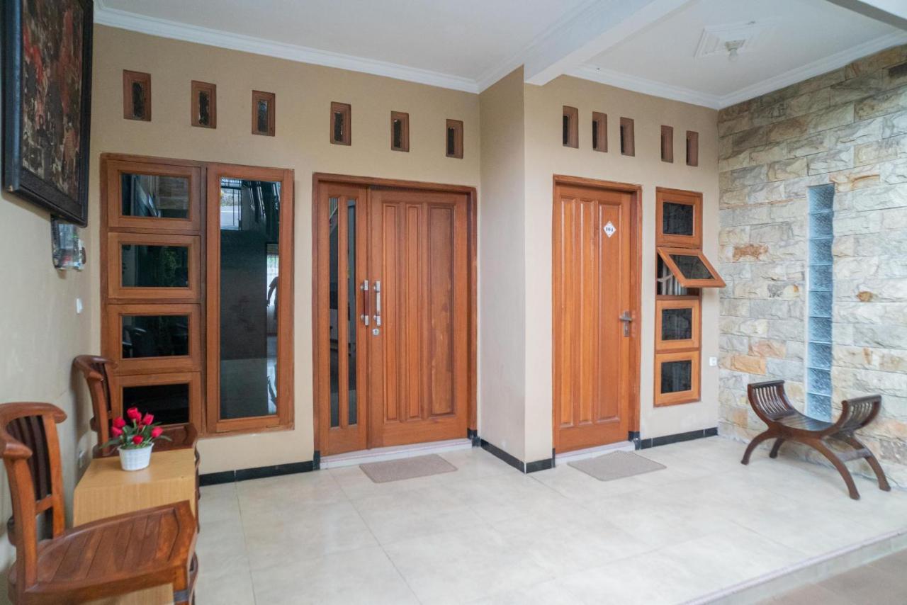 Reddoorz At Villa Akbar 3 Batu  Eksteriør bilde