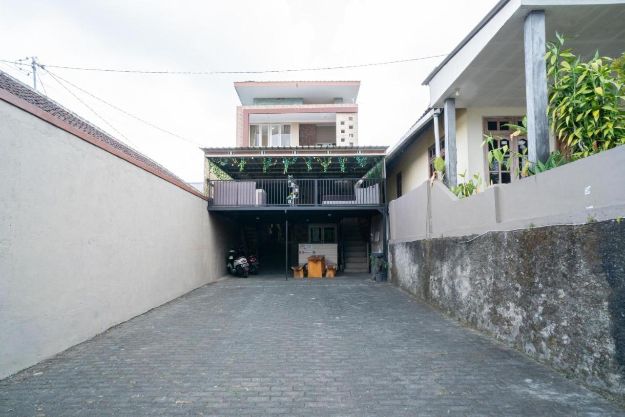 Reddoorz At Villa Akbar 3 Batu  Eksteriør bilde