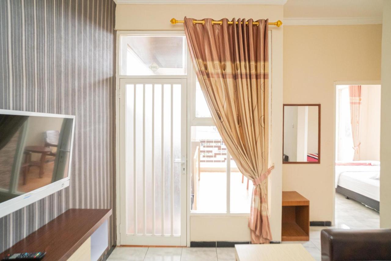 Reddoorz At Villa Akbar 3 Batu  Eksteriør bilde