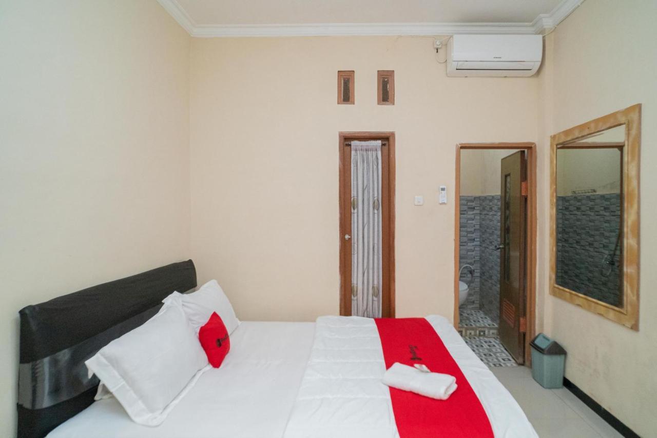 Reddoorz At Villa Akbar 3 Batu  Eksteriør bilde