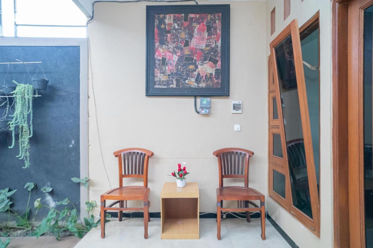 Reddoorz At Villa Akbar 3 Batu  Eksteriør bilde