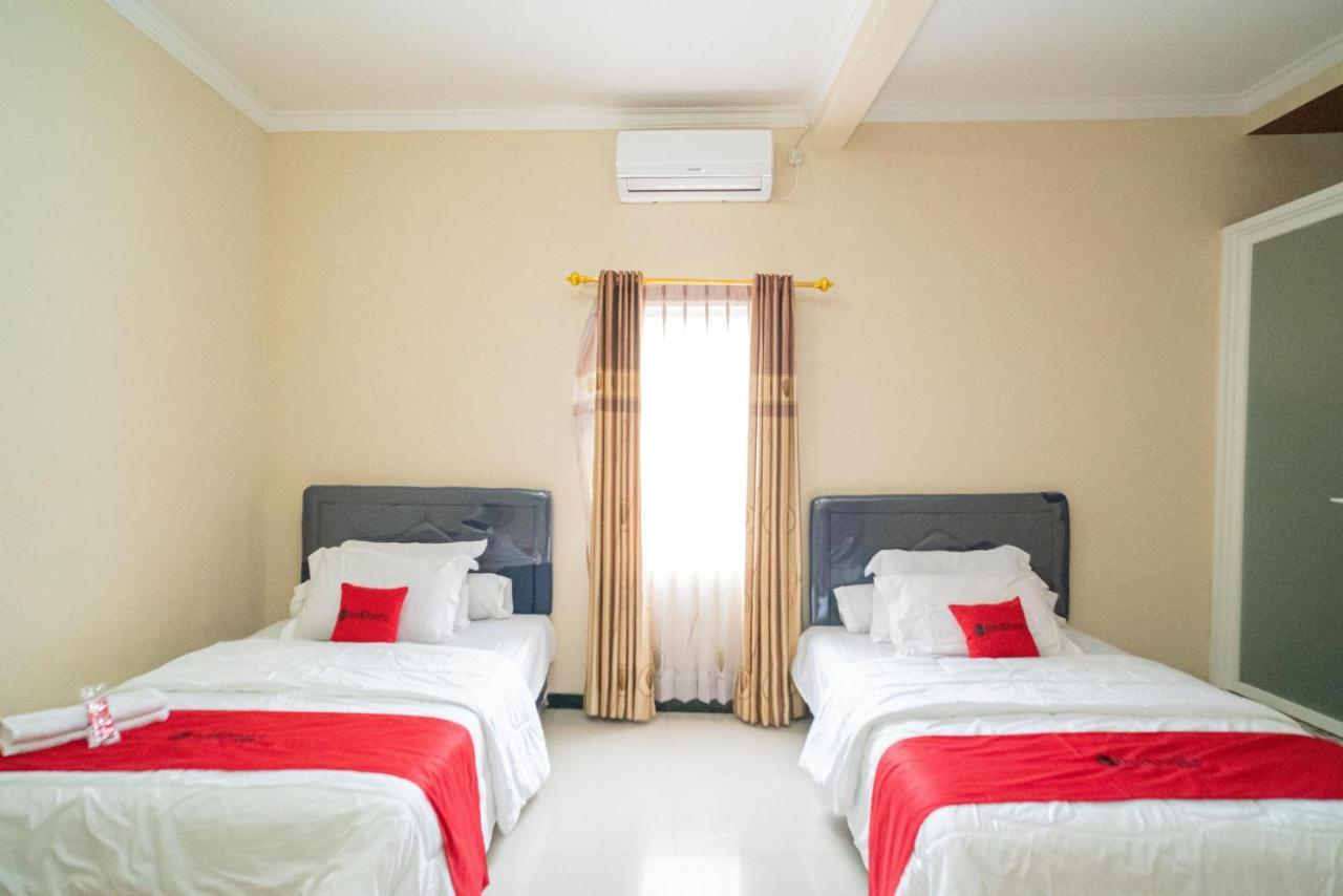 Reddoorz At Villa Akbar 3 Batu  Eksteriør bilde