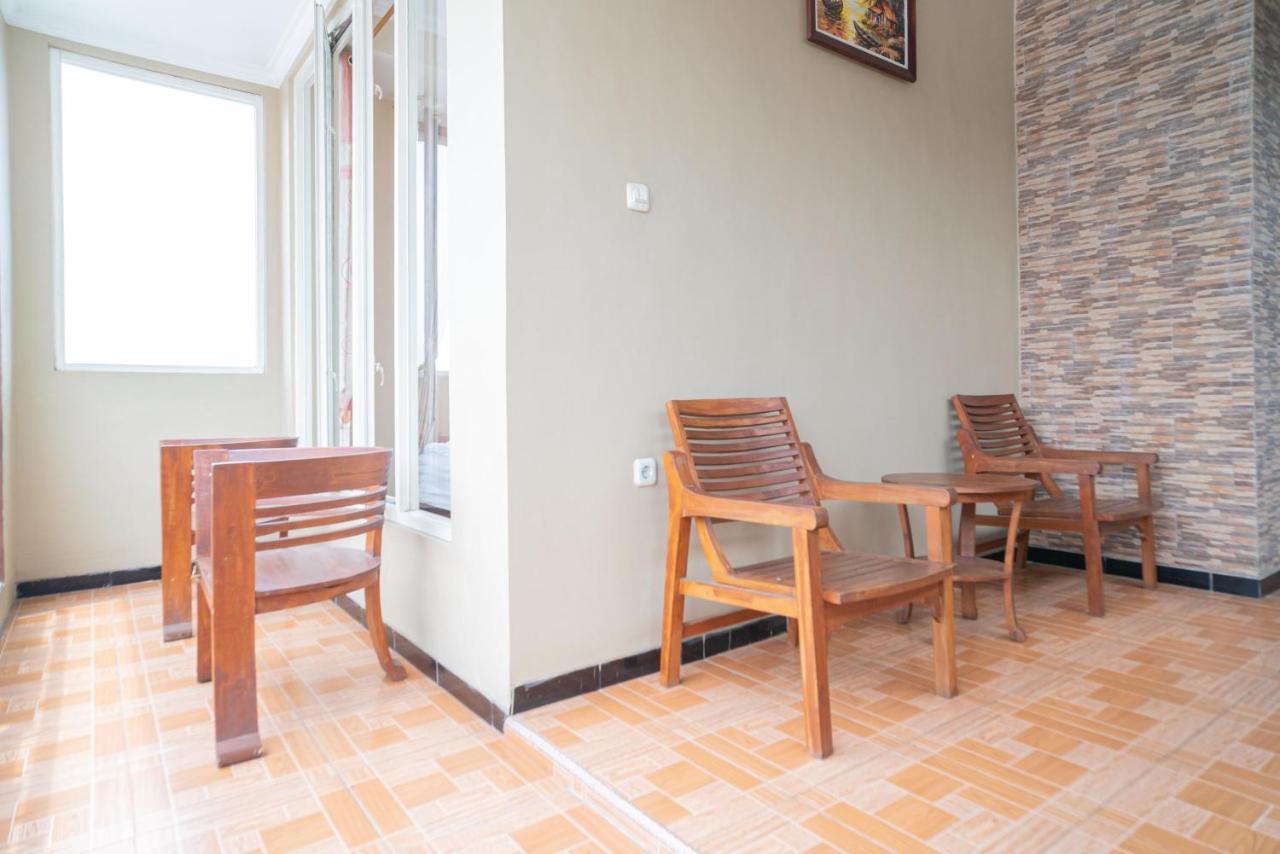 Reddoorz At Villa Akbar 3 Batu  Eksteriør bilde